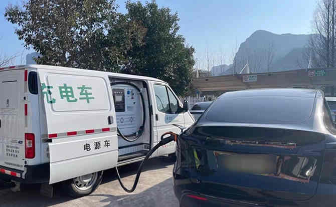 左贡汽车搭电